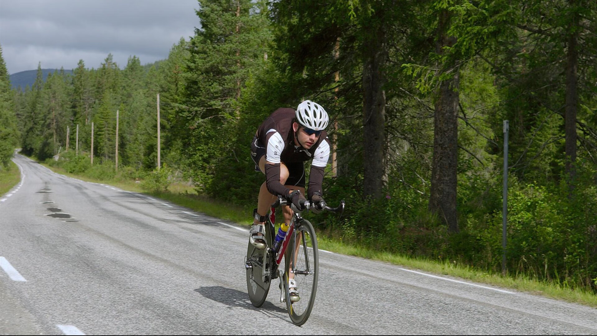 地缘政治与绿茵场上的关键先生，从土耳其冲垮几内亚到迪巴拉的决胜时刻